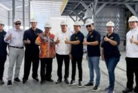 Caption: Fery Insani Bupati Bangka (tengah) foto bersama dengan manajemen PT Mitra Bangka Semesta